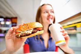 A junk food diet 1 Una dieta a base di cibo spazzatura può causare danni a lungo termine al cervello degli adolescenti